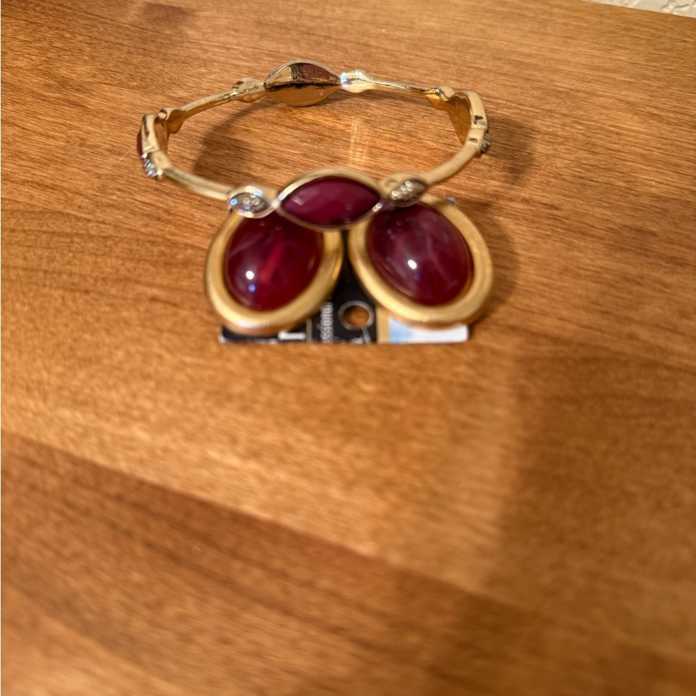 Vintage Crown Trifari Red Lucite Cabochons Gold Clip Earrings and Bracelet Set - Picture 3 of 13
